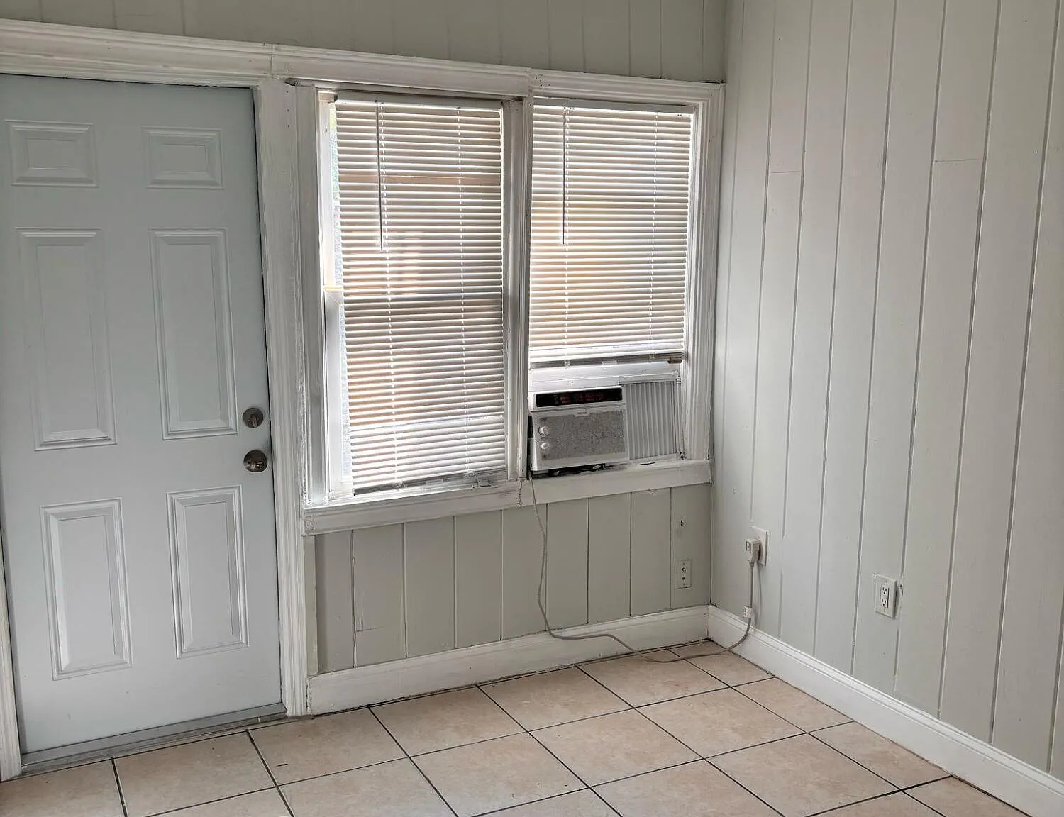 1 bed, 1.0 bath, 2196 sqft, $1,350 — Photo 4