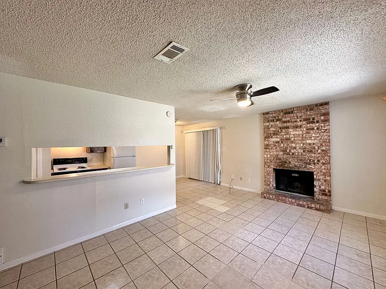 4806 Rainbow Cir — Photo 3