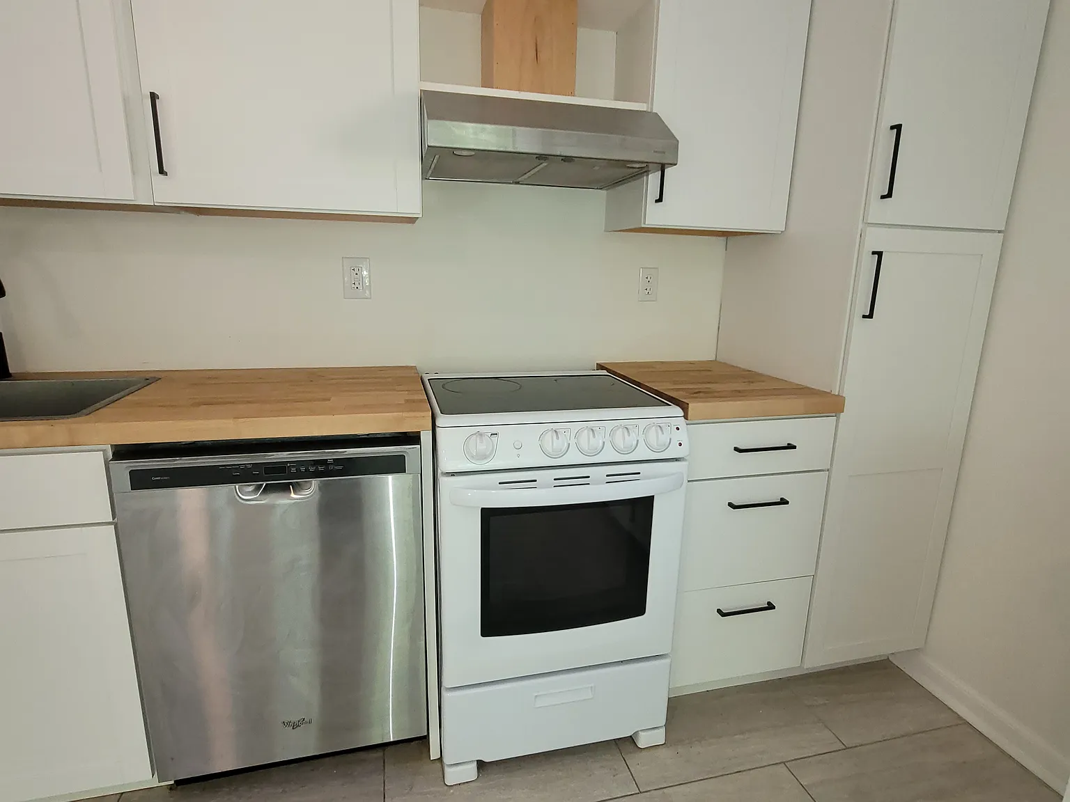 2 bed, 740 sqft, $1,900 — Photo 4