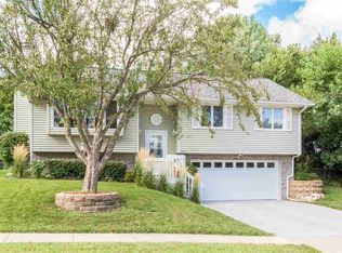 1932 Delwood Dr, Iowa City, IA 52240