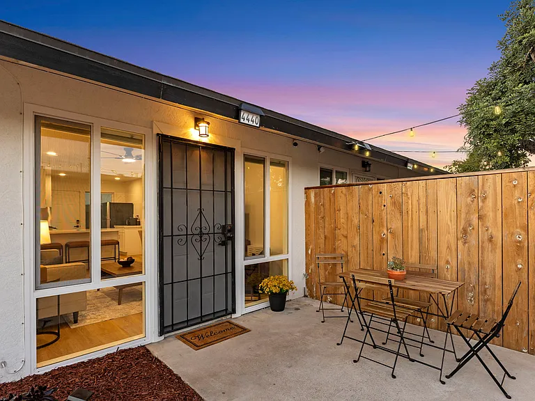 4440 Clairemont Dr — Photo 27