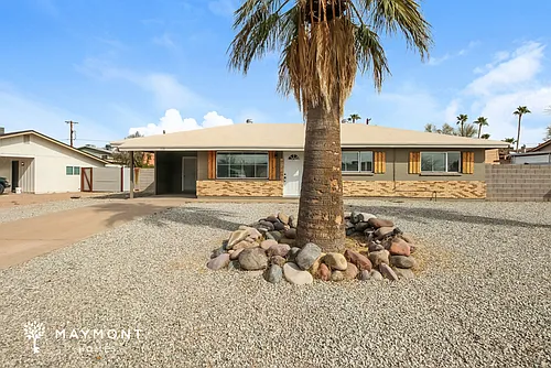 520 E Desert Ave Photo 1