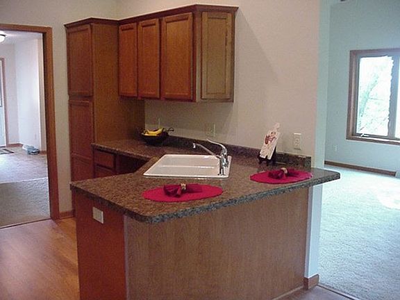 5th image of 681 Valleyview Dr