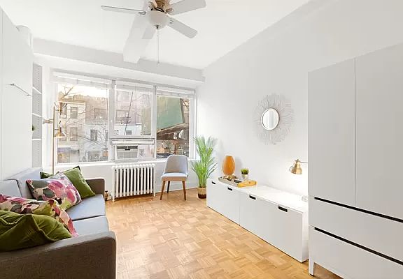 2nd image of 118 W 72nd St APT 102