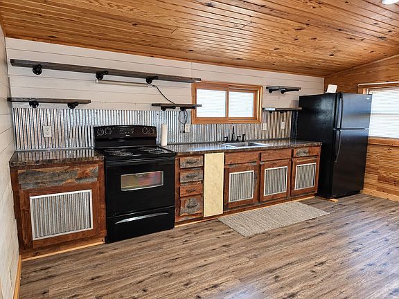 4th image of 1104 Highland Street