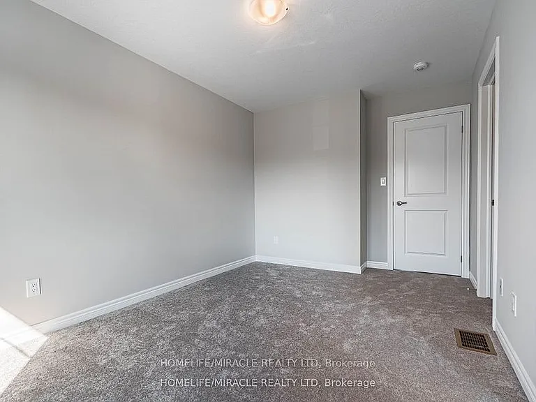 140 Aquasanta Cres — Photo 24
