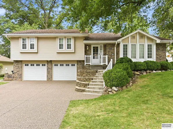 9259 Berry St, Omaha, NE 68127