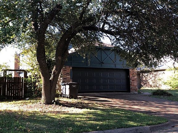 3rd image of 10605 Tall Oak Dr