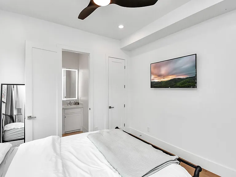 2303 Yupon St — Photo 40