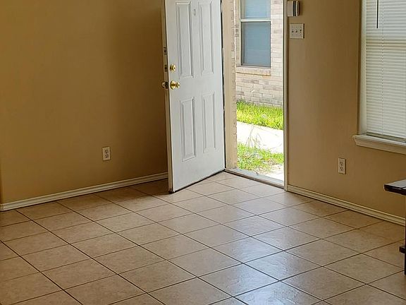 4th image of 904 S Palm Dr #3