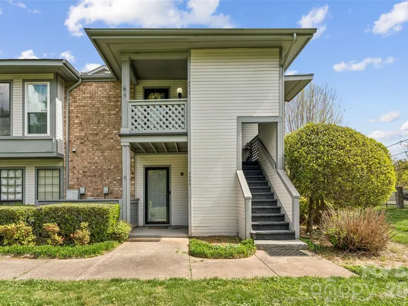 5812 Harris Grove Ln, Charlotte, NC 28212