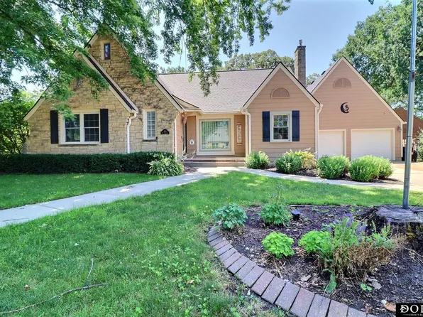 425 W 20th St, Fremont, NE 68025