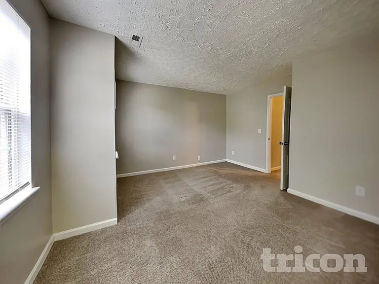 1829 Elkpark Dr — Photo 10