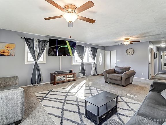 5th image of 602 Cyril Ct