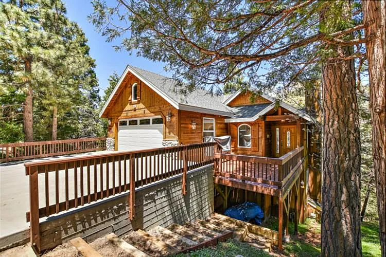 1141 Aleutian Dr — Photo 2