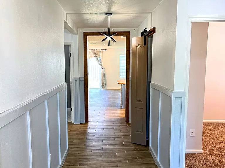 204 Hayworth Ct — Photo 3