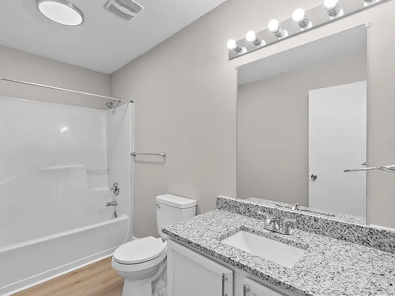 Megan Manor — Photo 12