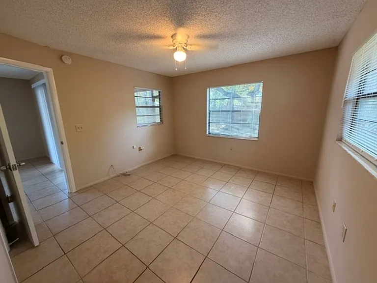 4445 Worcester Rd — Photo 18