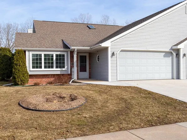 226 Lake Pointe Dr, Oshkosh, WI 54904