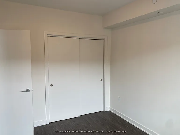 212 King William St E #423 — Photo 15