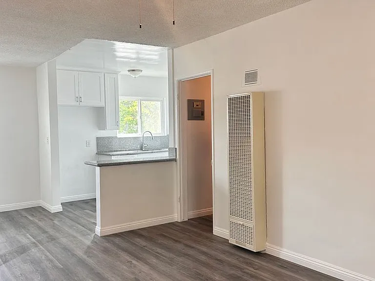 320 Western Ave — Photo 12