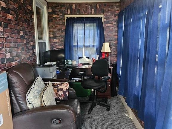 4th image of 215 W 3Rd Ave