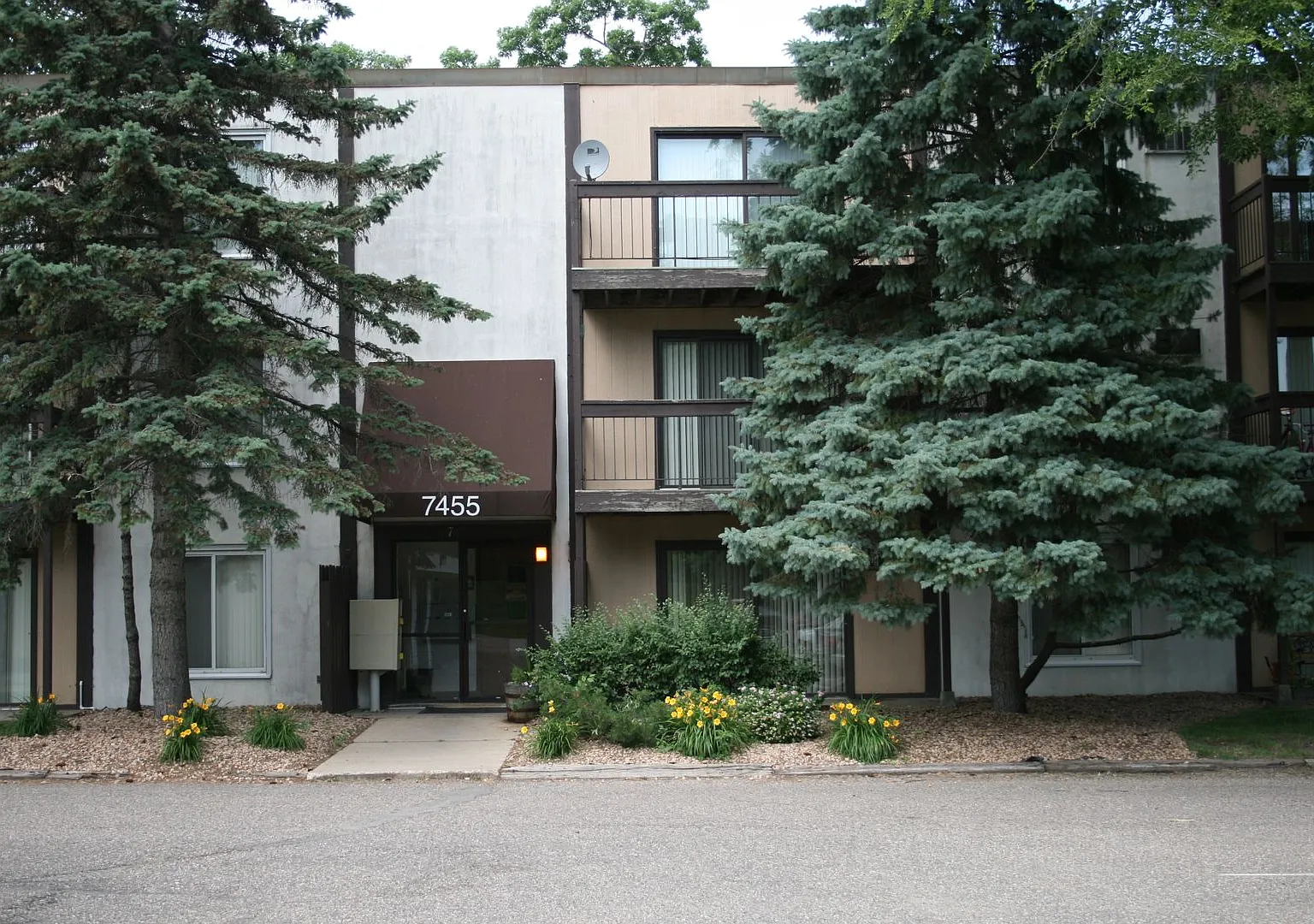 Cedar Pond Apartments - 7455 — Photo 1