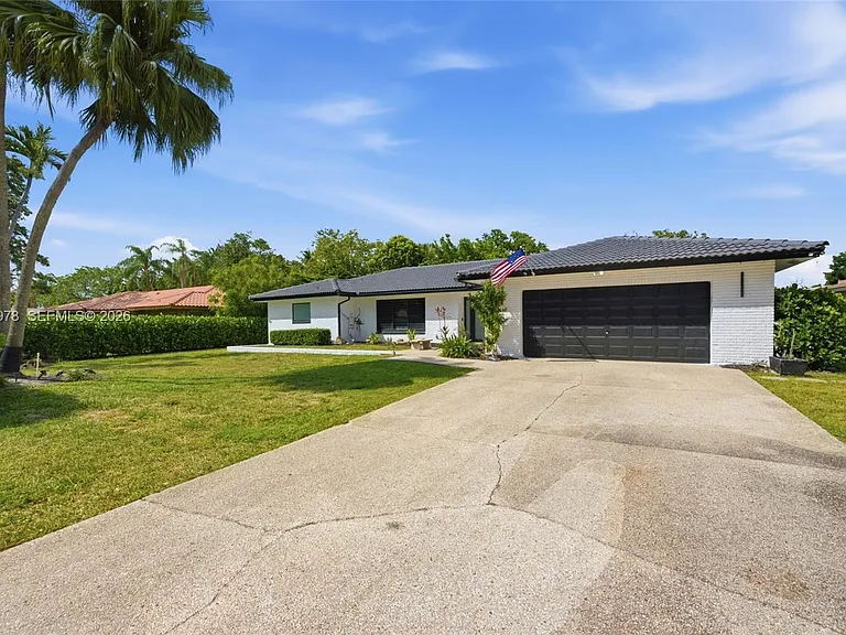 9935 Ramblewood Dr — Photo 2