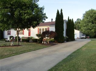 17 Leffingwell Dr, Orwell, OH 44076