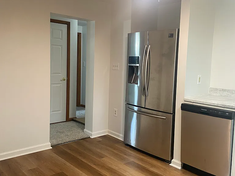 365 Greenview Dr — Photo 5
