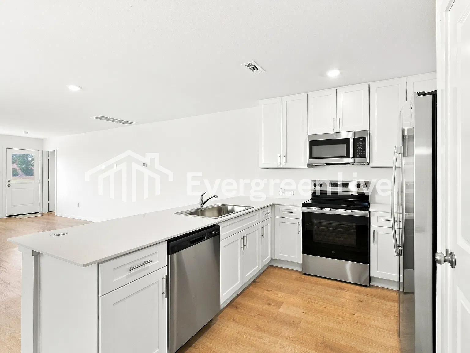 3 bed, 2.0 bath, 1402 sqft, $1,470 — Photo 3