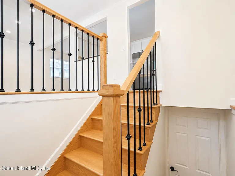 668 Sheldon Ave — Photo 8