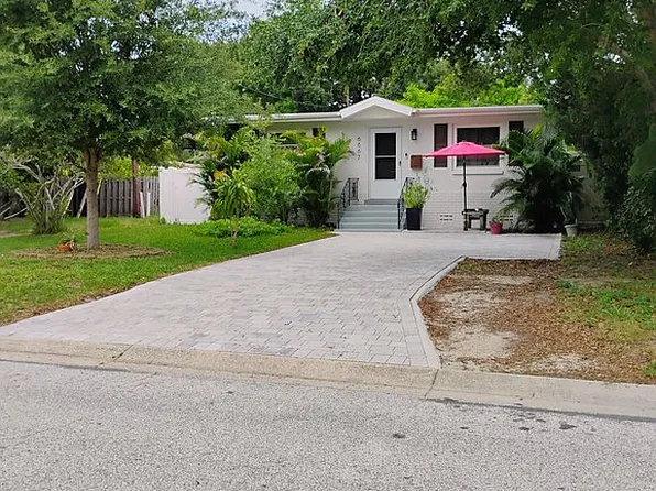 6667 Stewart Ave N, Saint Petersburg, FL 33702