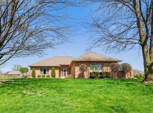 4588 E Country Cove Dr, Syracuse, IN