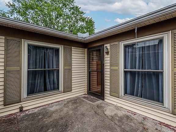 3rd image of 3138 S Westminster Way