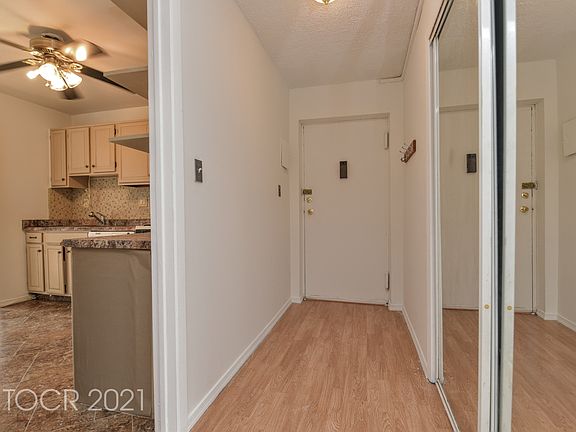 4th image of 196 Country Club Ln