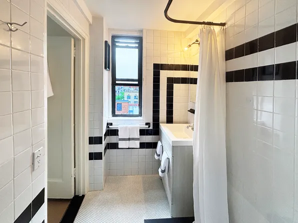 333 East 53rd Street image 10 of 22