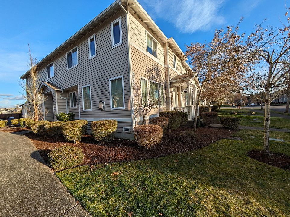 1st image of 2030C Garry Oaks Ave