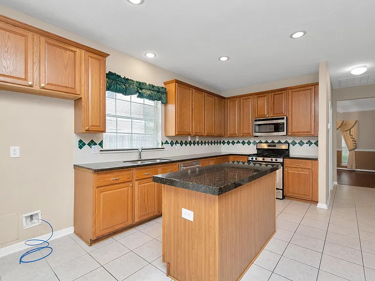 1915 Crescent Oak Dr — Photo 23