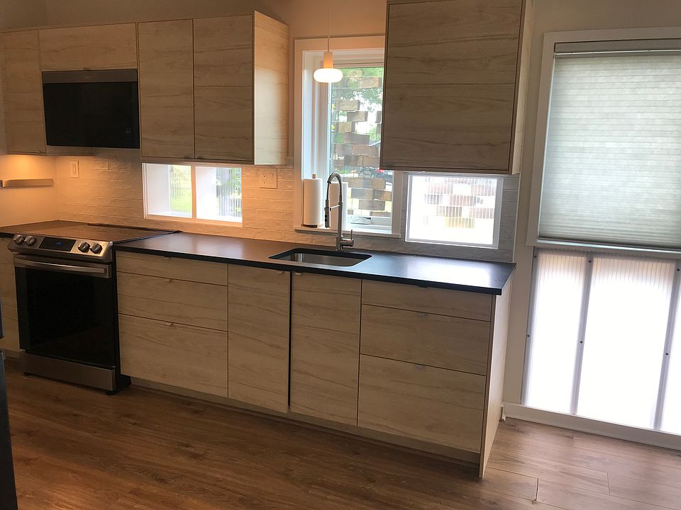 New stove and tile backsplash in 2025