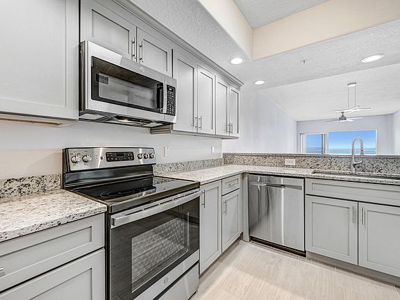 4th image of 1805 Riverside Dr #206