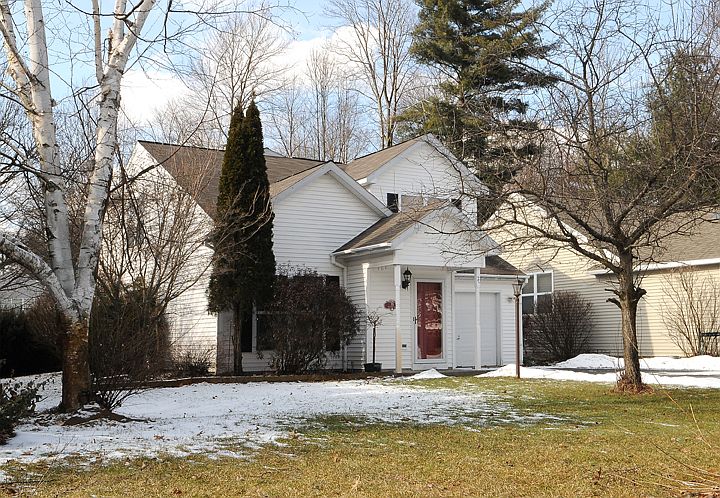 1st image of 70 Skylark Dr