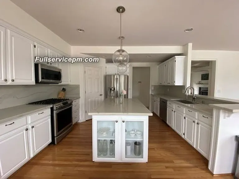 817 SW 354th St — Photo 5