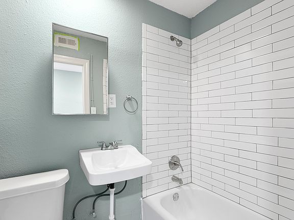 5th image of 720 & 722 W 37th St #17366047