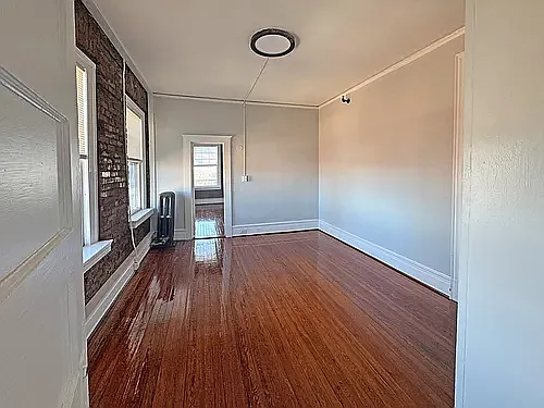 Carolina Apartments — Photo 8