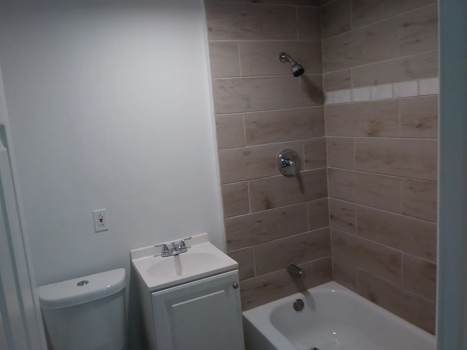 1 bed, 750 sqft, $1,200 — Photo 3
