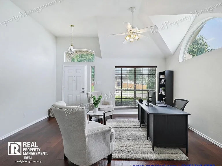 4207 Osborn Rd — Photo 2