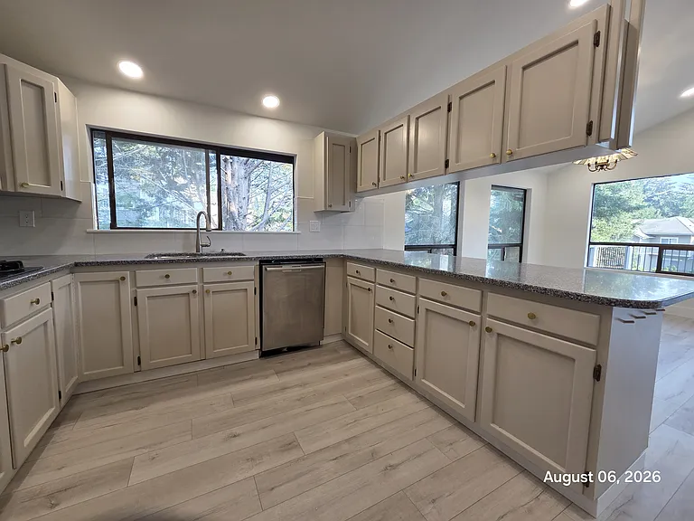 18654 NE 55th Way — Photo 11