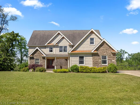 2732 Carric Ct, Jackson, MI 49201