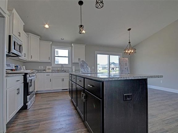 3rd image of 10370 Carrousel Woods Dr